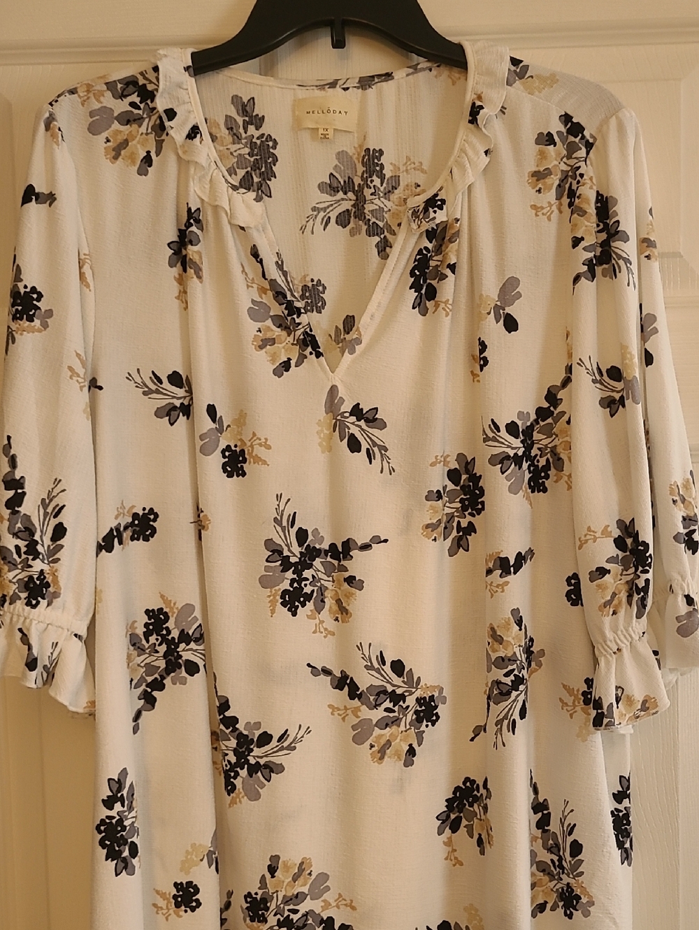 Melloday Women's White Floral V-Neck Blouse